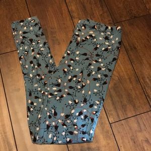 Blue flower bud lularoe OS legging